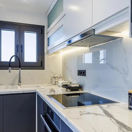 Ioanna House - Seaside Living, Walk To Apartment