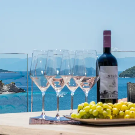 Apartment Ioanna House - Seaside Living, Walk To Neo Klima