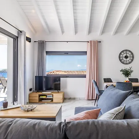 Apartment Ioanna House - Seaside Living, Walk To Neo Klima