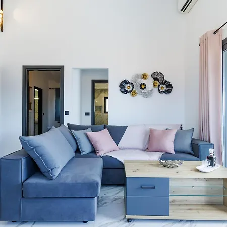 Ioanna House - Seaside Living, Walk To