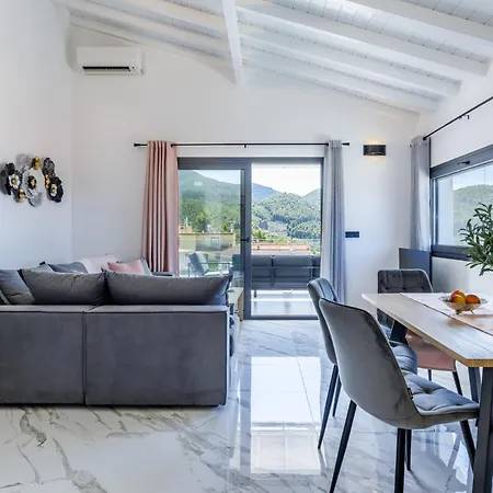 Ioanna House - Seaside Living, Walk To Apartment Neo Klima