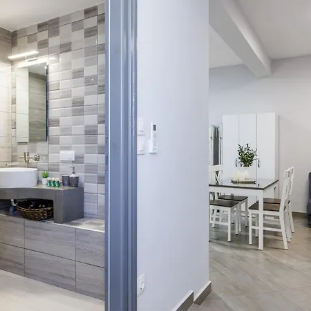 Ioanna House - Seaside Living, Walk To Neo Klima