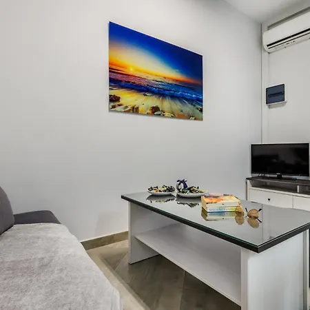 Ioanna House - Seaside Living, Walk To Neo Klima