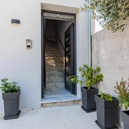 Ioanna House - Seaside Living, Walk To Apartment