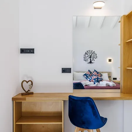 Apartment Ioanna House - Seaside Living, Walk To Neo Klima