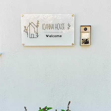 Ioanna House - Seaside Living, Walk To Apartment